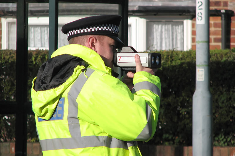 Obvestilo o prekršku iz tujine mora biti v slovenskem jeziku