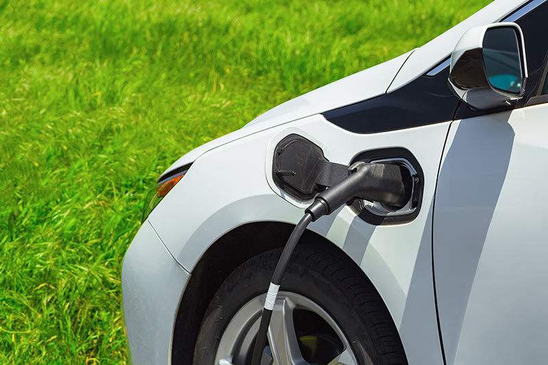 BI znali prodati električni avto? Razmislite o odprtju trgovine z avtomobili.