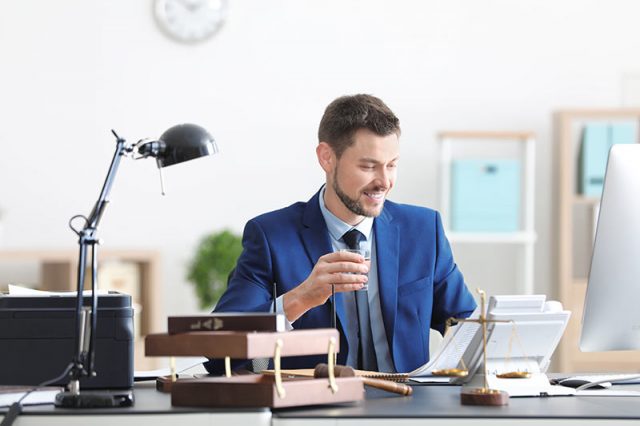 Kako so registrirani poklici kot je notar?